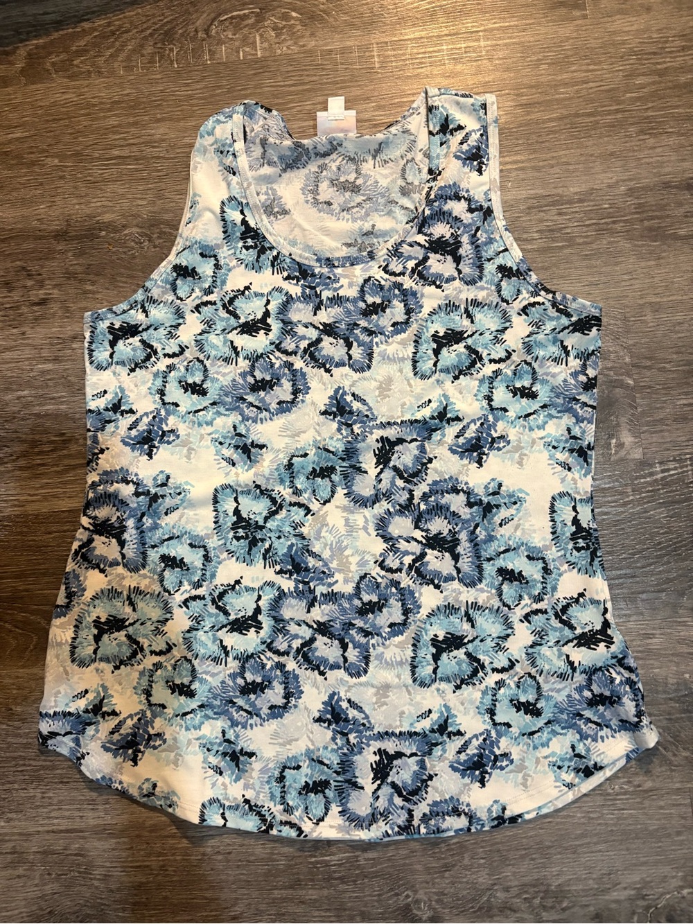 Lularoe tank top 2x new no tag floral
Print